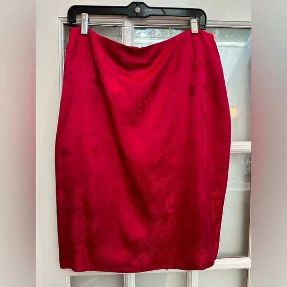Vintage Maggy London 100% Silk Cranberry Holiday Red Floral Pencil Skirt Size 12 - Picture 7 of 7